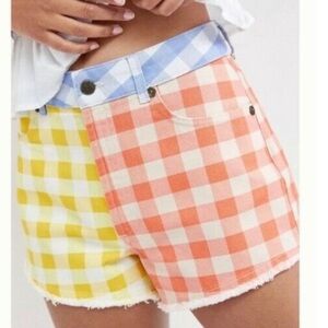 Farm Rio Anthropologie •
Gingham/Checkered High Waisted Picnic Shorts • Medium